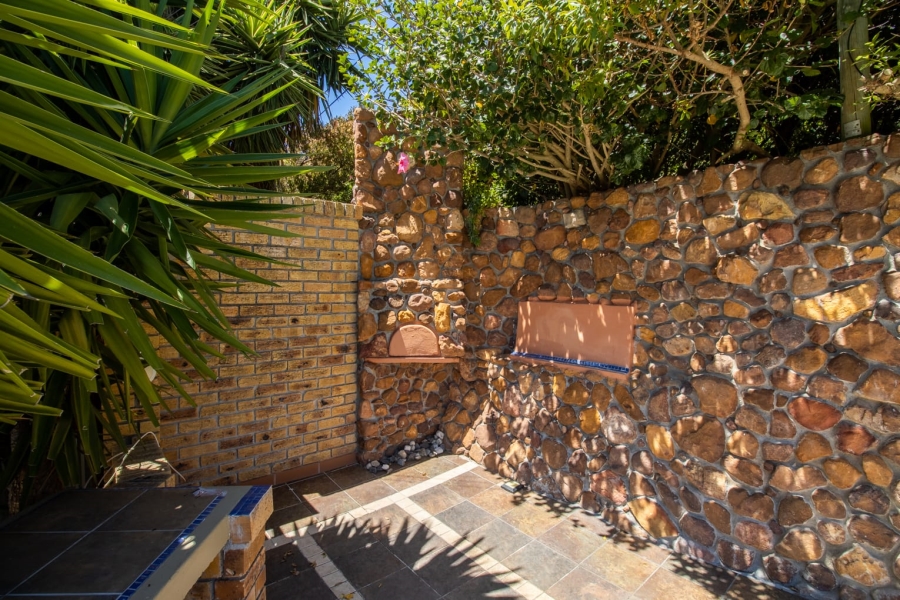 To Let 3 Bedroom Property for Rent in Capri Western Cape